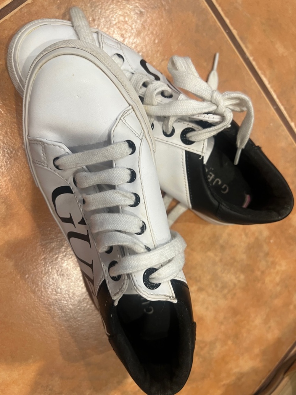 GUESS White and Black Low-Top Logo Sneakers